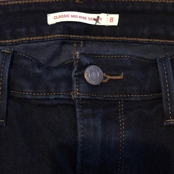 Mid Rise Levi’s - Picture 3 of 4